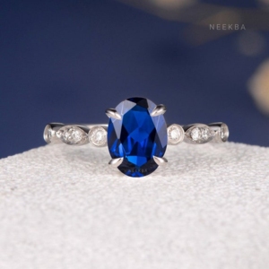 Juego de manos de zafiro azul cultivado en laboratorio de corte ovalado de 8*6mm, anillo Art Deco de media eternidad, anillo de promesa de oro blanco sólido de 14K para ella - Product Image 5