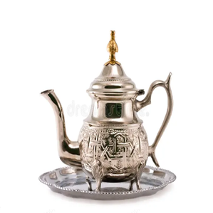 Exquisita cafetera Dallah de metal de cobre de Oriente Medio antiguo, una pieza decorativa de la historia Disponible en Venta al por mayor - Product Image 6