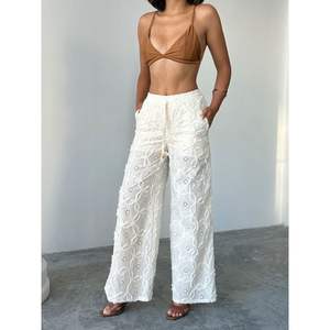 Pantalones de Mujer con Bordado, Pantalones a la Moda con Detalles de Bordado Intrincado - Product Image 2