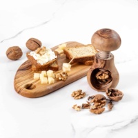 Casse-noix artisanal en bois massif éco-responsable, sculpté à la main, en forme de plante, par ArtisRaw |   Décoration d'intérieur artisanale rustique à poser sur étagère