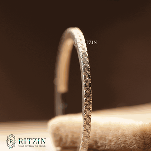 Anillo de boda de eternidad completa con diamantes de corte redondo para mujer - Product Image 1