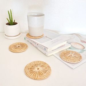 Dessous de verre en rotin à surface douce et lisse, idéal pour protéger les verres délicats ou les tasses en porcelaine tout en conservant un aspect naturel - Product Image 4