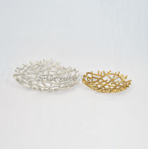 Bol de service de fruits secs en aluminium de haute qualité conception à la main bol de service de chocolats en forme de feuille de finition dorée - Product Image 3