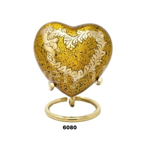 Urne de crémation pour cendres souvenir coeur urne avec étui et support en laiton urne funéraire pour animaux de compagnie pour cendres - Product Image 1