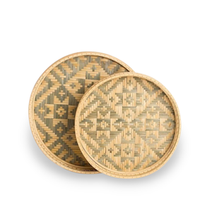 Bandeja redonda de bambú hecha a mano para servir, Material de ratán duradero con diseño rústico para comida y desayuno, Vecraft - Product Image 1