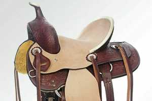 Sillín de carreras de barril occidental con logotipo personalizado de calidad superior, diseño de cuero sintético duradero, entretenimiento deportivo para montar a caballo - Product Image 4