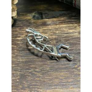 Broche Kokopelli en argent sterling fabriquée par des artisans Navajo, plaquée or, bijoux de mariage, de fiançailles ou de cadeau avec zircon et strass - Product Image 2