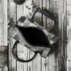 กระเป๋าเดินทางของผู้หญิงสุดหรูพร้อมสายสะพายไหล่ถอดได้ผ้าแจ็คการ์ดหนาและหนังวัวที่ทันสมัยมีซิปปิด - Product Image 1