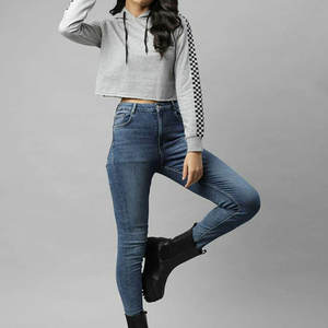 Sudadera con Capucha Corta de Manga Larga de Forro Polar con Logotipo Personalizado al por Mayor, Estilo Urbano, Sudadera Corta para Mujer - Product Image 1