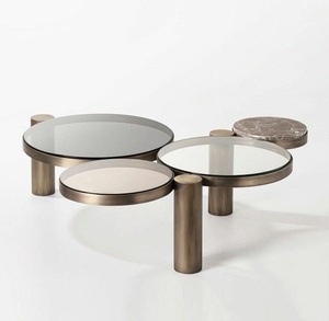 Mesa auxiliar de cristal chapada en oro minimalista moderna escultura de Metal hecha a mano para café y comedor piezas de espectáculo únicas usadas - Product Image 1