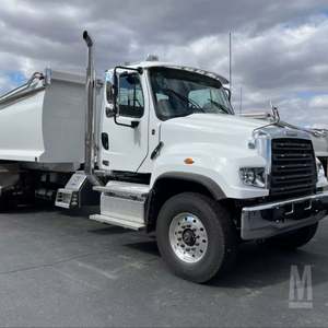 Camiones Volquete Usados Económicos FREIGHTLINER 114SD - Product Image 1