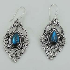 Boucles d'oreilles bohèmes chic en argent sterling 925 avec labradorite en forme de poire, faites à la main - Cadeau pierre de naissance de janvier pour elle - Product Image 4