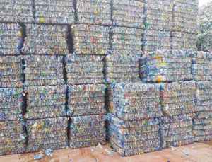 Venta al por mayor 100% Botellas PET transparentes Chatarra y Copos de plástico lavado en caliente para la venta - Product Image 3