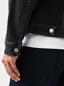 แจ็กเก็ตยีนส์มีสไตล์สำหรับผู้ชายเสื้อนอกลำลองแบบพรีเมียมผู้ผลิตเสื้อผ้าแฟชั่นใส่ประจำวันขายส่ง - Product Image 5