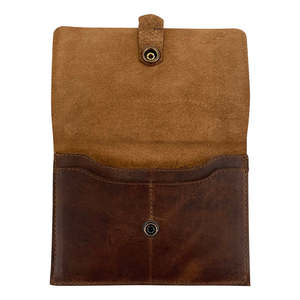 Porte-passeport en cuir véritable de luxe Heritage avec fentes pour cartes et finition élégante - Product Image 4