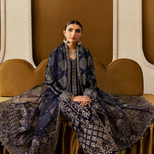 Costumes en velours pour femmes par Pakistani Designers Velvet Collection Costumes 3 pièces par Ramsha Volume Velvet-6 at Wholesale - Product Image 2