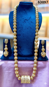 Ensemble de bijoux majestueux à motifs paisley entrelacés, déclaration audacieuse, bijoux complexes à motifs ajourés, boucles d'oreilles pendantes assorties, bague, fête de mariage - Product Image 4