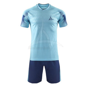 Uniforme de football pour hommes de vente directe d'usine 100% polyester Design personnalisable léger et respirant fabriqué au Pakistan - Product Image 1