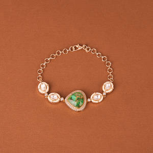 Bracelet plaqué or classique de créateur Kundan pour dames bijoux de charme de mode pour femmes - Product Image 1