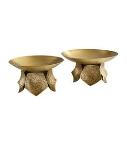 Bol en laiton de style indien avec détails ornés et ton or brillant conçu pour les repas festifs ou les rituels de prière - Product Image 3