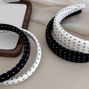 عصابة رأس مبطنة من الساتان بنقشة البولكا دوت، عصابة رأس أنيقة باللونين الأسود والأبيض، إكسسوارات شعر من القماش بتصميم عشرينيات القرن الماضي - Product Image 5