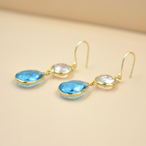 Pendientes colgantes de cuarzo azul natural hechos a mano con baño de oro vermeil, nuevo diseño de joyería en venta. - Product Image 3
