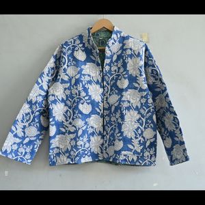 Chaqueta Kantha de algodón para mujer, chaquetas acolchadas hechas a mano con estampado de bloques de estilo bohemio con cierre de botón de patrón Floral para chaqueta - Product Image 2