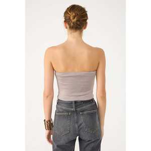 Top Corto Sin Tirantes de Tela Brillante - Product Image 5