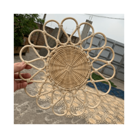 Assiette de présentation ronde en rotin floral fait à la main artisanale: napperon en rotin naturel pour une expérience culinaire élégante