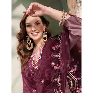 Vestido Pakistaní Ramas, Conjunto de Kurta Recta con Cuello en V y Pantalones, Dupatta Bordada, Material Georgette, Estilos Anarkali Salwar Kameez - Product Image 4