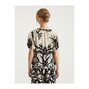 เสื้อถักผู้หญิง BGN วิสโคส คอวีพิมพ์ลาย แต่งระบาย รุ่น S23B337 - Product Image 5