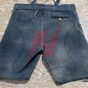 Lederhosen traditionnel bavarois pour homme, fait main, de haute qualité, en cuir suédé durable, avec logo et broderie personnalisés - Product Image 2