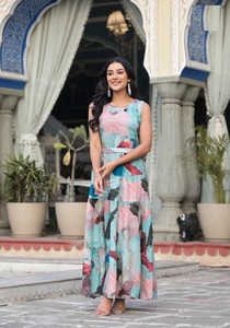 Colección de verano de vestidos de rayón florales para adultos Venta en línea disponible - Product Image 6
