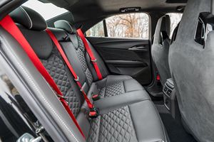 LISTO PARA ENVIAR - USADO, VOLANTE A LA IZQUIERDA |   CONDUCCIÓN DERECHA |   CADILLAC CT4-V BLACKWING 2025, 725 Millas, Motor V6 Twin-Turbo - Product Image 4