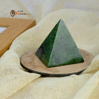 2023 Artisan fait à la main a dégringolé la pierre de néphrite pyramide Jade artisanat pour Temple sérénité pureté bonheur