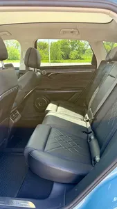 V0 yarh 2022, Vehículo Eléctrico con 5 Asientos, Interior de Cuero, Faros LED, Neumáticos R18, SUV, Emisión Euro VI - Product Image 2
