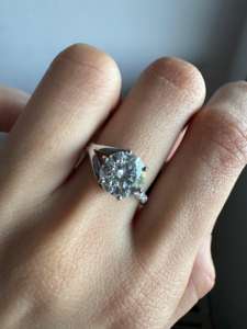 Bague de fiançailles et de mariage en diamant rond de 2,5 carats, taille brillant, cultivé en laboratoire, pour femmes, or blanc 14 carats, cadeau de la Saint-Valentin, bijoux fins - Product Image 6