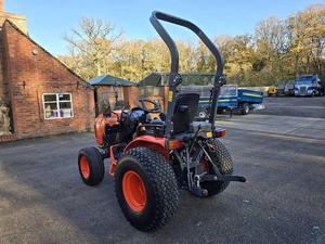 Kubota B2261 Tractor compacto de jardín con cargador frontal - Product Image 5