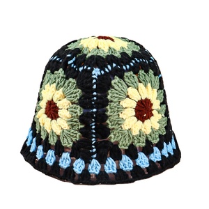 2025 luxe été femmes Crochet tricot seau chapeau de soleil à la main motif brodé éponge personnalisé Hip Hop Performance mode - Product Image 2