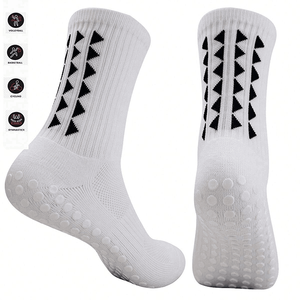 Emballage de logo sur mesure Chaussettes antidérapantes Chaussettes athlétiques de football antidérapantes Chaussettes de sport souples pour hommes - Product Image 2