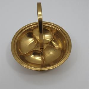 Serveur de fruits secs de luxe en aluminium et en verre fabriqué à la main avec trois bols ronds liés en finition or conçu pour la salle à manger décorative - Product Image 2