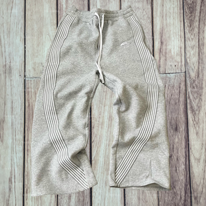 Pantalon de jogging gris en toile anti-plis pour homme avec bandes latérales, taille élastique, braguette zippée, coupe décontractée, en coton tricoté, idéal pour l'automne - Product Image 3