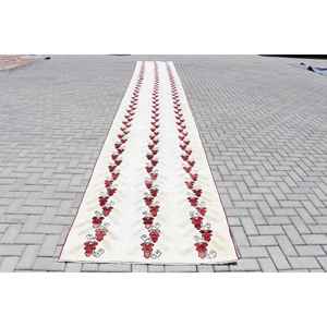 Alfombra Turca Vintage de 3.8x26.5 pies (116x807 cm), Alfombra de Lana Blanca con Diseño Floral - Product Image 1