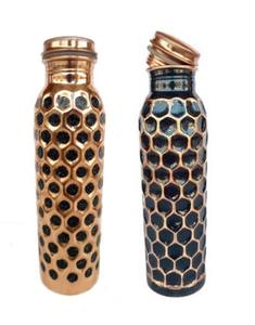 Logotipo personalizado Ant. Botella de cobre de diamante 650 ML Donde la elegancia se encuentra con la hidratación en la forma más refinada, Frasco de cobre de diamante - Product Image 6