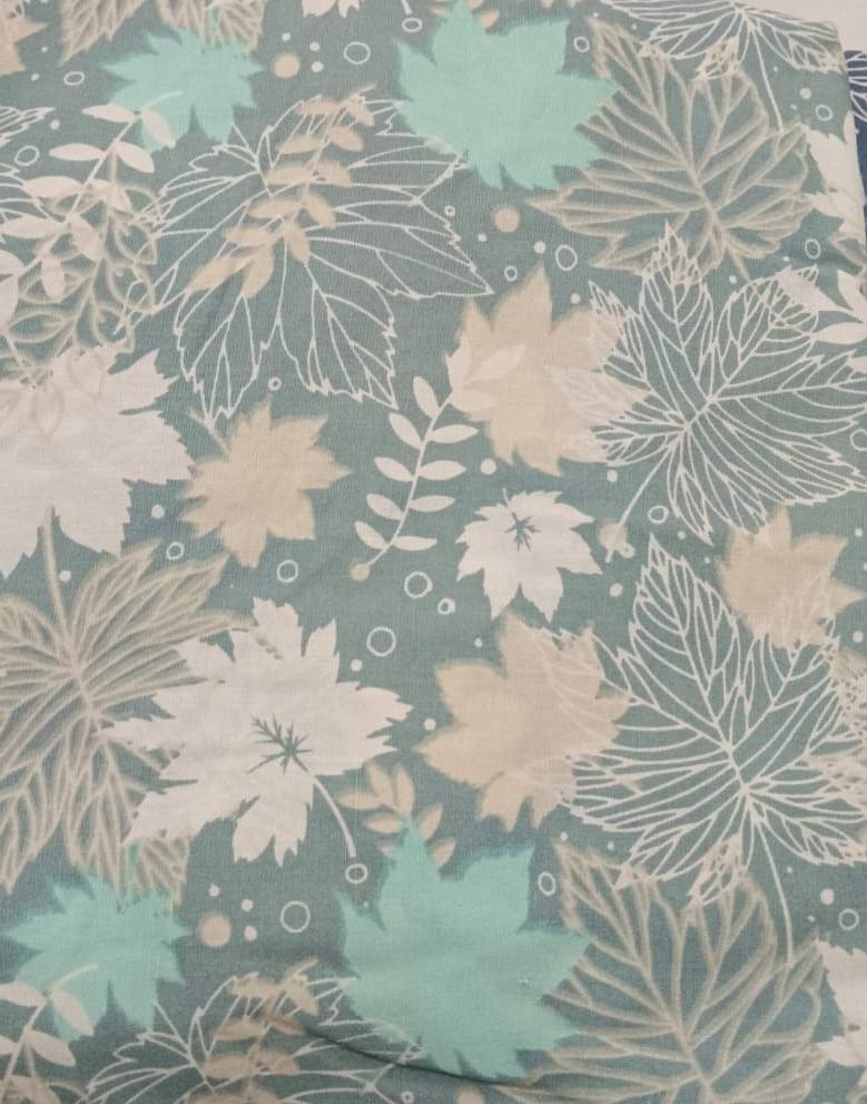 มีสีเขียวขุ่น