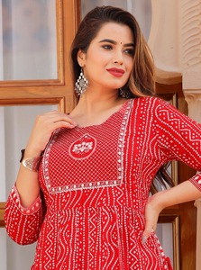 Tela tejida de manga tres cuartos cuello redondo longitud pantorrilla diseñador bordado Kurti indio de última moda más orden Natural - Product Image 5