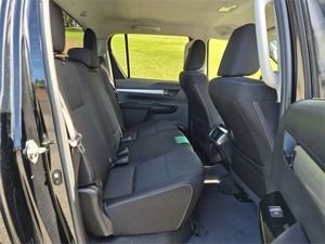 Auto Usado Super Limpio 2024, Hilux SR5 2.8DT Diésel, Automático, Volante a la Izquierda, 4x4, Asientos de Cuero, Techo Corredizo, Listo para Enviar - Product Image 6