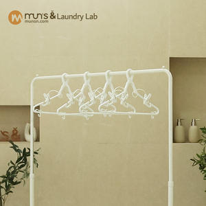 Ensemble de cintres de blanchisserie de type clip _ 4pcs - Product Image 1