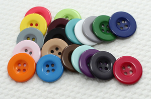 Trung quốc thương hiệu máy ép phun cho nhựa đầy màu sắc nhựa nút tròn 4 lỗ Máy làm - Product Image 6