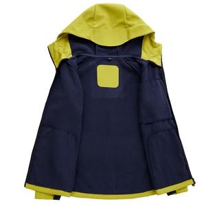 Chaqueta de lona de concha suave para hombre con capucha polar Invierno a prueba de viento e impermeable Diseño informal al aire libre - Product Image 3